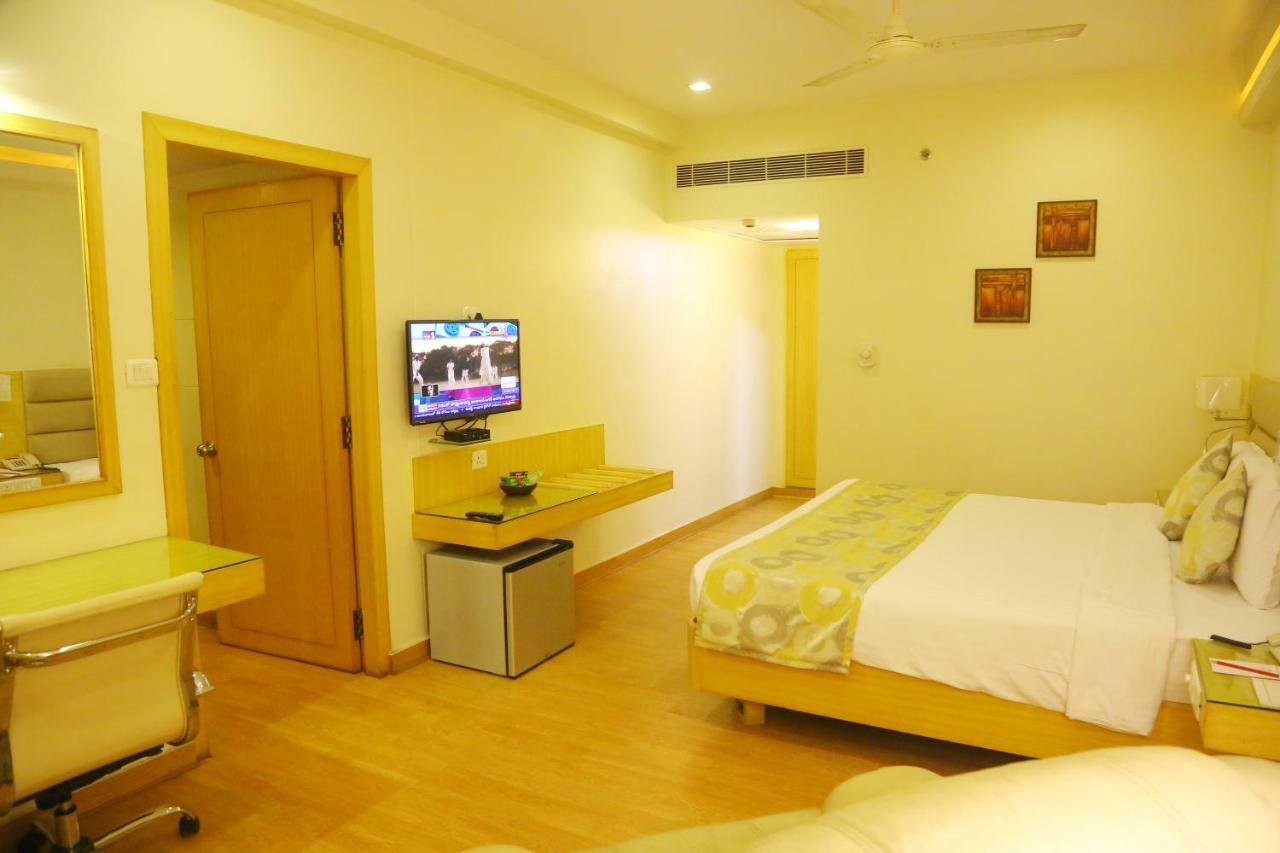รอยัล ฟอร์ต โฮเต็ล Hotel วิสาขปัตนัม ภายนอก รูปภาพ